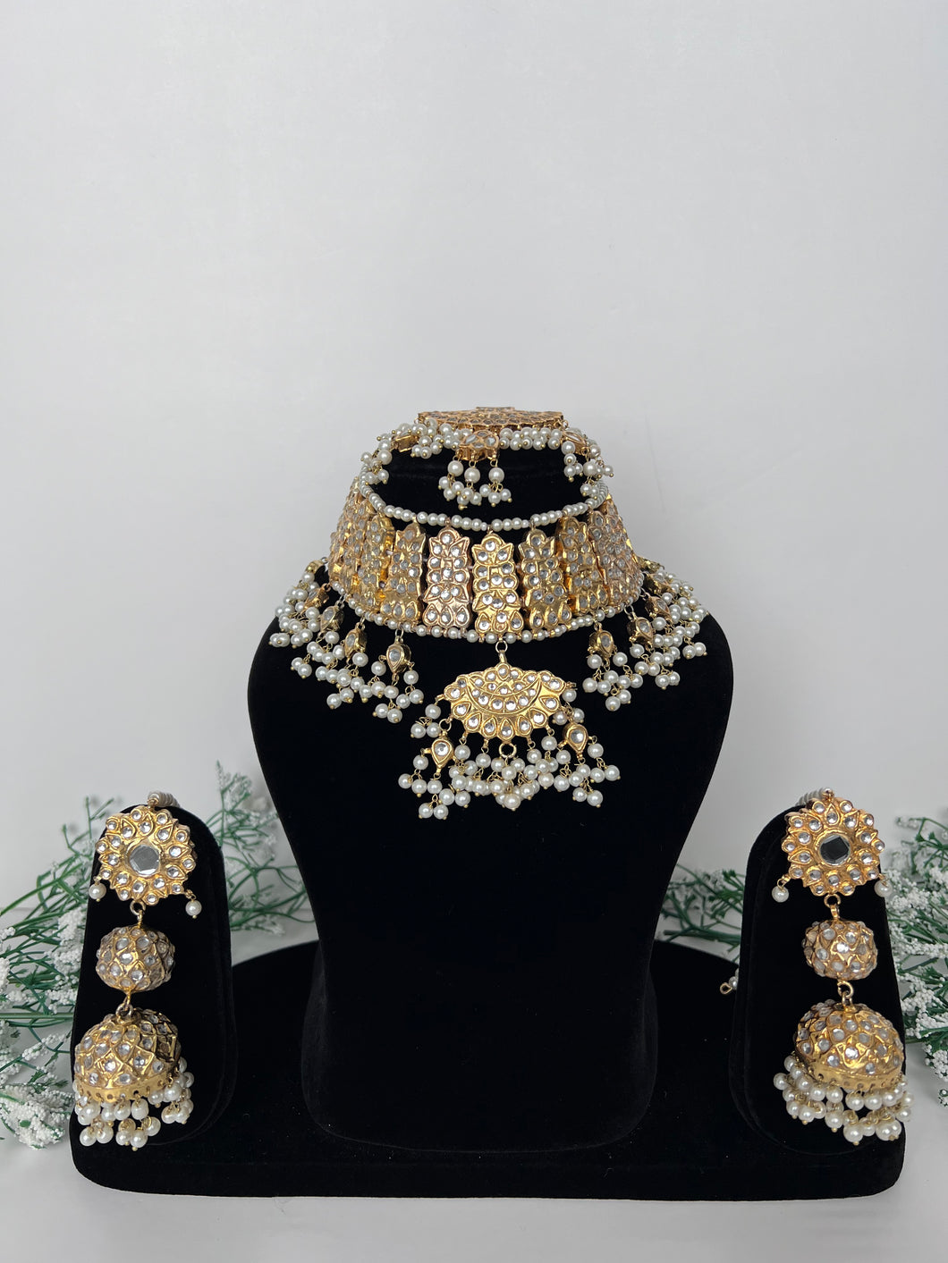 Aqsa Thappa Kundan Set