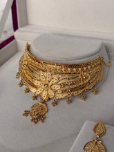 Load image into Gallery viewer, Yellow Gold Choker Set
