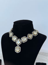 Load image into Gallery viewer, Uncut Kundan Set
