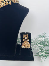 Load image into Gallery viewer, Reena Antique Set
