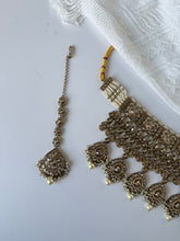 Load image into Gallery viewer, Emma Golden Choker Set
