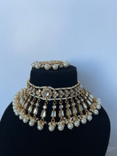 Load image into Gallery viewer, Jaan Kundan Choker
