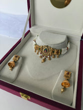 Load image into Gallery viewer, Emerald Antique Choker Set
