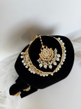 Load image into Gallery viewer, Amrita Kundan Set
