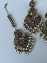 Load image into Gallery viewer, White Pearl Earrings Set
