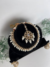 Load image into Gallery viewer, Golden Necklace Set
