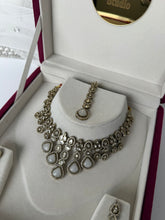 Load image into Gallery viewer, White Kundan Set
