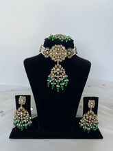 Load image into Gallery viewer, Pammi Kundan Set (green)
