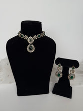 Load image into Gallery viewer, Emerald Amarpali Set
