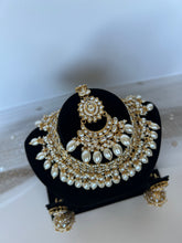 Load image into Gallery viewer, Kundan Choker Set
