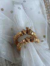 Load image into Gallery viewer, Antique Karre
