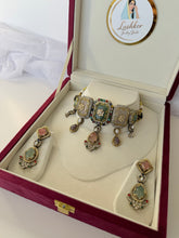 Load image into Gallery viewer, Mehar Sabyasachi Kundan Set
