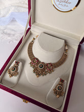 Load image into Gallery viewer, Evanie Ruby &amp; Green Antique Set
