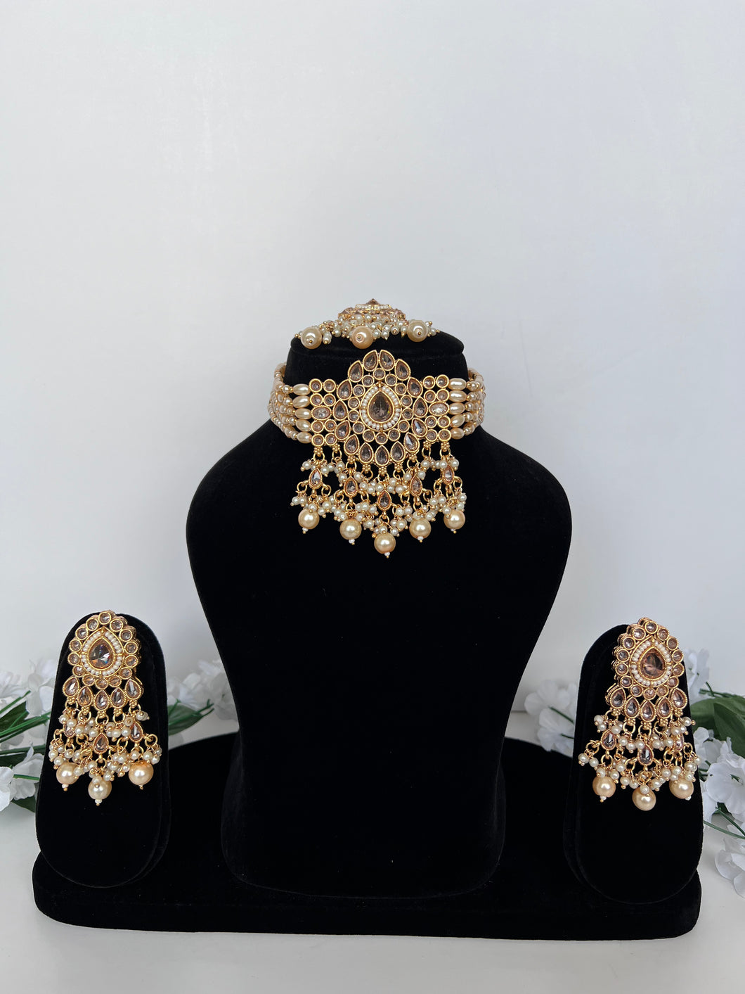 Neelam Golden Choker