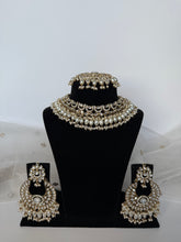 Load image into Gallery viewer, Kundan Necklace Set
