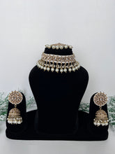 Load image into Gallery viewer, Tina Golden Choker
