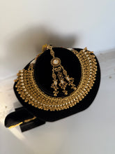 Load image into Gallery viewer, Pooja Antique Kundan Bridal Set
