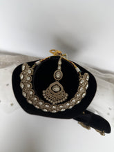 Load image into Gallery viewer, Himat Kundan Set
