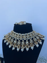 Load image into Gallery viewer, White pearl kundan set
