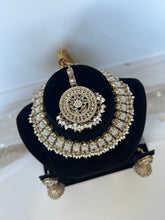 Load image into Gallery viewer, Preet Golden Necklace Set
