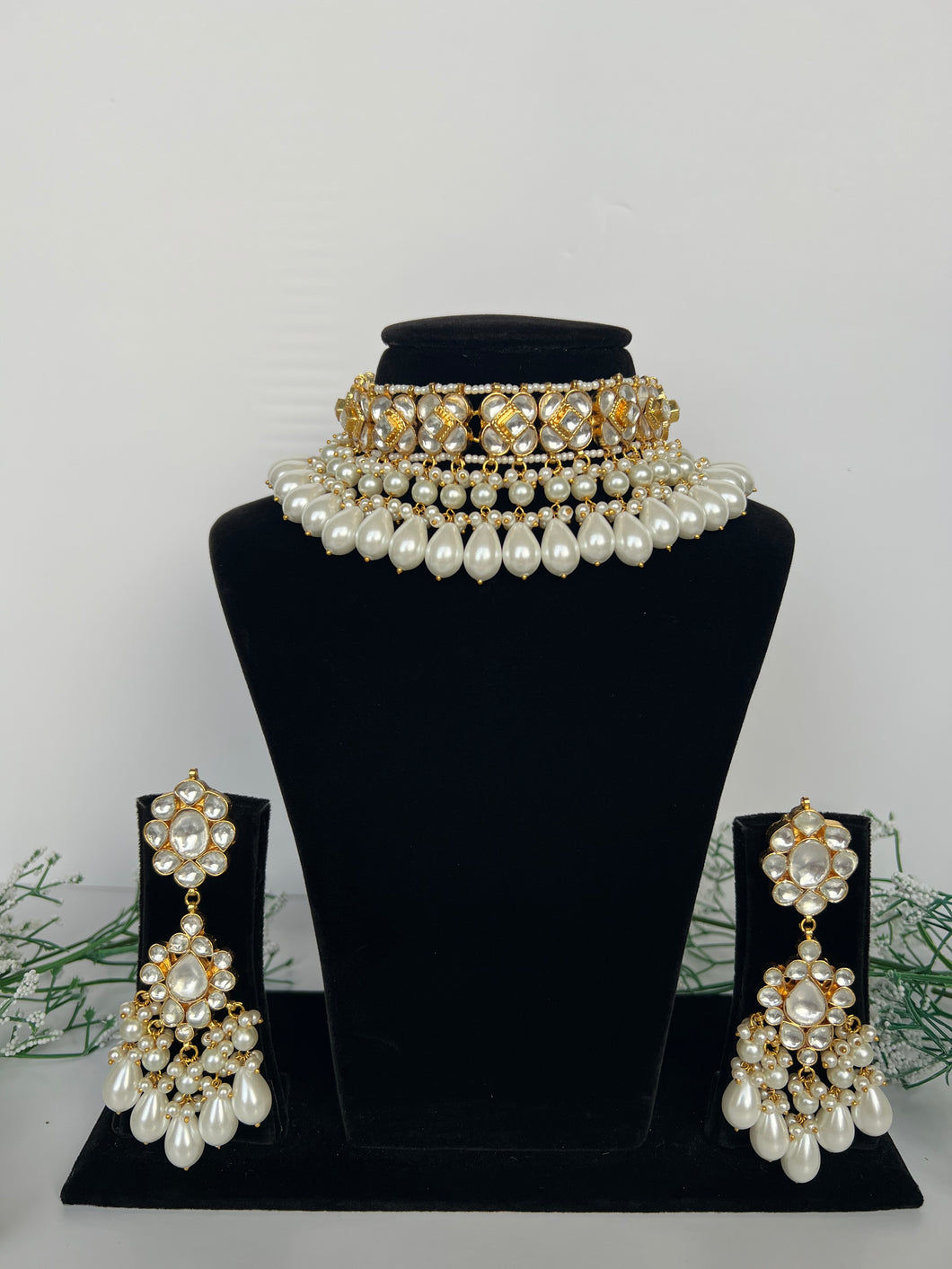 Sonia Kundan Set in Gold