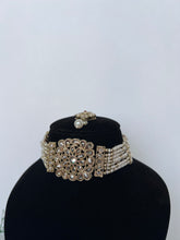 Load image into Gallery viewer, Janvi Gold Choker
