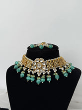 Load image into Gallery viewer, Savneet Kundan Set
