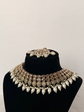 Load image into Gallery viewer, Golden Necklace Set
