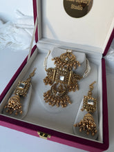 Load image into Gallery viewer, Antique Gold Choker Set
