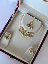 Load image into Gallery viewer, Reema Kundan Set
