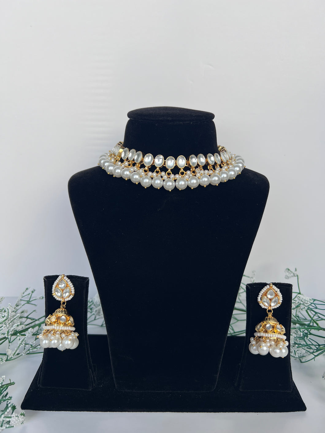 Anhad Kundan Set in Gold