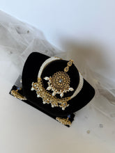 Load image into Gallery viewer, Antique Gold Choker
