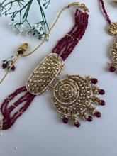 Load image into Gallery viewer, Maroon kundan locket set
