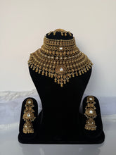 Load image into Gallery viewer, Savi Antique Bridal Set
