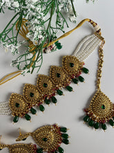 Load image into Gallery viewer, Abani Antique Gold &amp; Green
