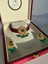Load image into Gallery viewer, Samreet Kundan Set in Ruby Green
