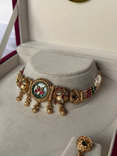 Load image into Gallery viewer, Heritage Choker Set (1)
