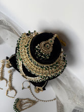 Load image into Gallery viewer, Davina Bridal Set (Emerald)
