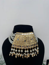 Load image into Gallery viewer, Pipal Patti Pearl Set
