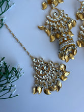 Load image into Gallery viewer, Rimmle Pachi Earring Tikk
