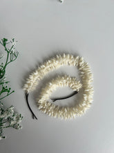 Load image into Gallery viewer, Medium length hair gajra
