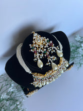 Load image into Gallery viewer, Trisha Kundan Choker
