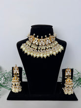 Load image into Gallery viewer, Honey Kundan Set
