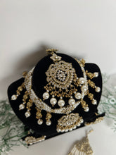 Load image into Gallery viewer, Fizza Choker Set Gold
