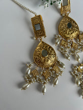 Load image into Gallery viewer, Naz Kundan Set Gold
