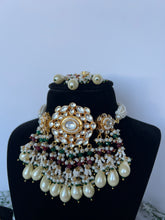 Load image into Gallery viewer, Trisha Kundan Choker
