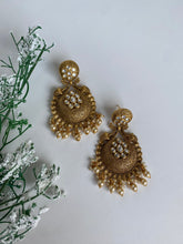 Load image into Gallery viewer, Oxidized Gold Kundan Earrings
