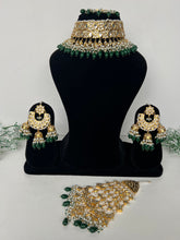 Load image into Gallery viewer, Emerald Green Thappa Kundan Set
