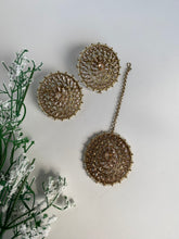 Load image into Gallery viewer, Gold Studs &amp; Tikka (2 styles)
