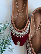 Load image into Gallery viewer, Maroon Jutti
